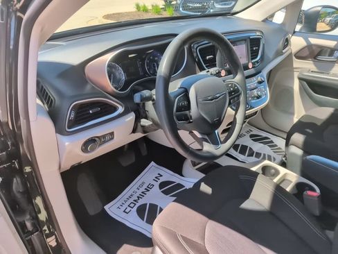 Used 2023 Chrysler Voyager LX FWD image 10