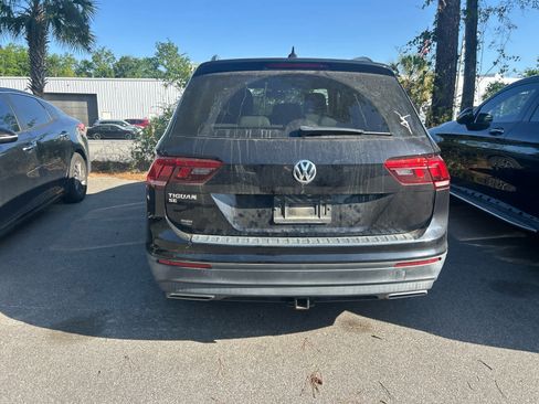 Used 2019 Volkswagen Tiguan SE w/ Panoramic Sunroof Package image 3