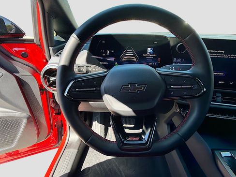 Used 2025 Chevrolet Equinox EV RS image 37