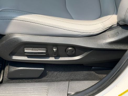 Used 2025 Honda Pilot Touring image 18