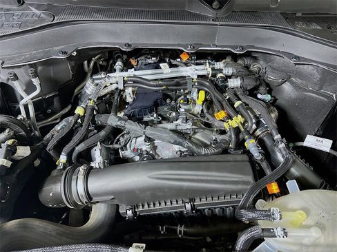 Used 2025 Ford Explorer Active image 28