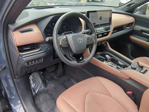 Used 2025 Toyota Grand Highlander AWD Hybrid image 9
