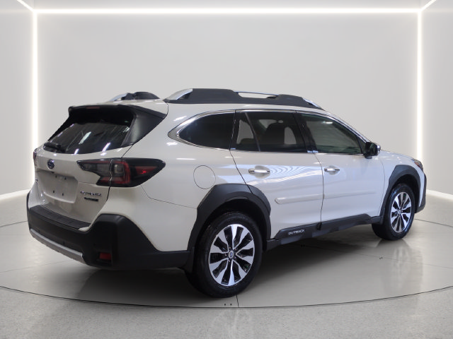 Certified 2025 Subaru Outback Touring AWD/4WD image 5
