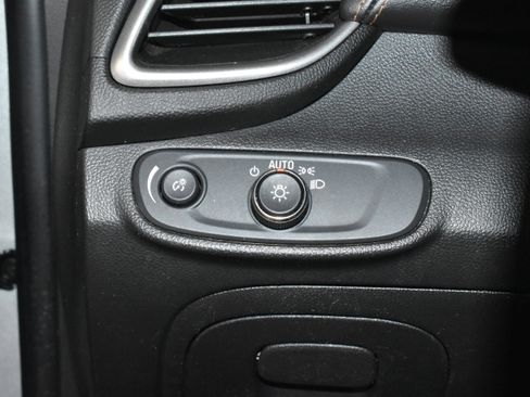 Used 2020 Chevrolet Trax LT w/ Sun & Sound Package image 15