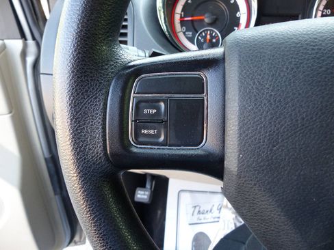 Used 2019 Dodge Grand Caravan SE FWD image 23