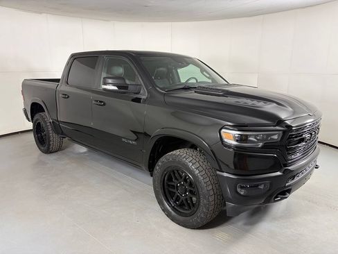 Used 2020 RAM 1500 Limited w/ Black Appearance Package AWD/4WD image 2