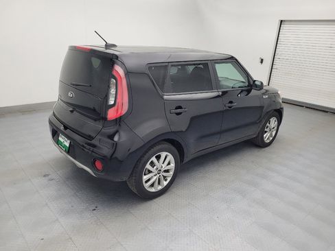 Used 2019 Kia Soul + image 10