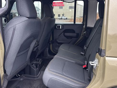Used 2025 Jeep Wrangler Willys image 7