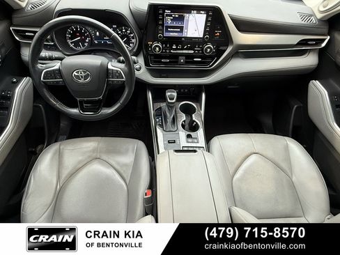 Used 2020 Toyota Highlander Limited image 30