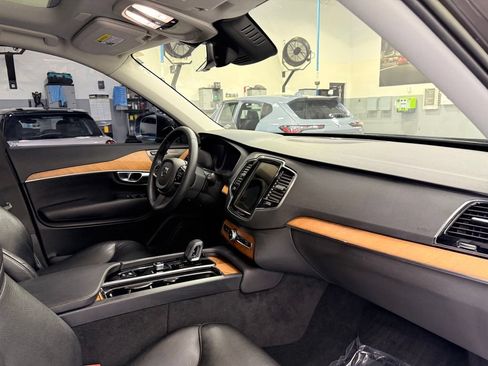 Used 2023 Volvo XC90 B6 Plus w/ Protection Package Premier AWD/4WD image 29