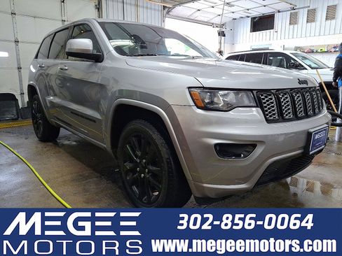 Used 2018 Jeep Grand Cherokee Altitude image 1