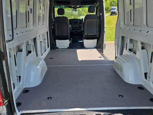 Used 2025 Mercedes-Benz Sprinter 2500 image 16