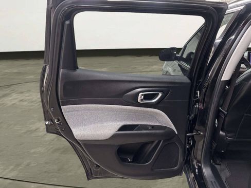 Used 2022 Jeep Compass Latitude FWD image 15