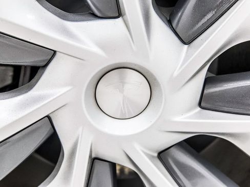 Used 2021 Tesla Model Y 2WD image 41