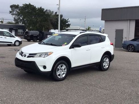 Used 2015 Toyota RAV4 LE image 2