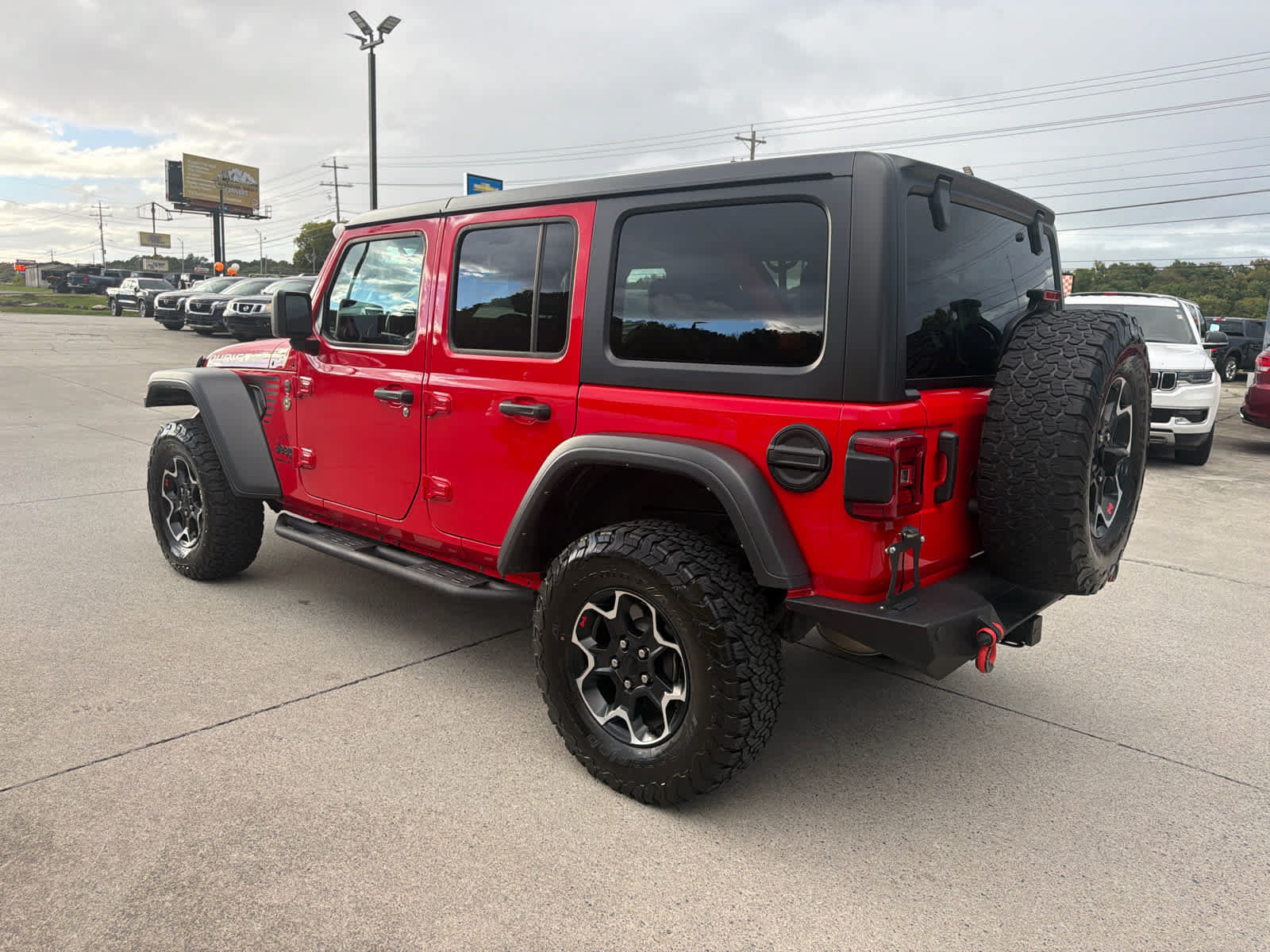 Used 2023 Jeep Wrangler Unlimited Rubicon w/ LED Lighting Group AWD/4WD image 6