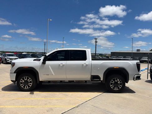 Used 2020 GMC Sierra 2500 AT4 w/ AT4 Premium Package AWD/4WD image 4