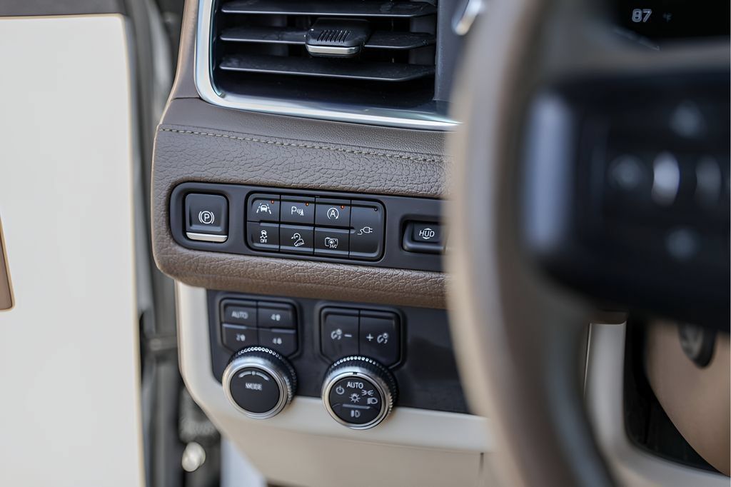 Used 2022 GMC Yukon Denali AWD/4WD image 18