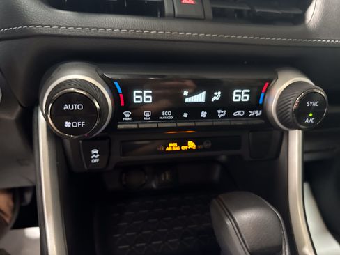 Used 2025 Toyota RAV4 XLE AWD/4WD image 14