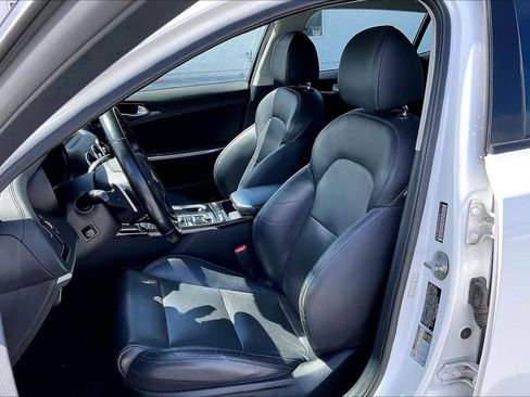 Used 2018 Kia Stinger Premium RWD image 11
