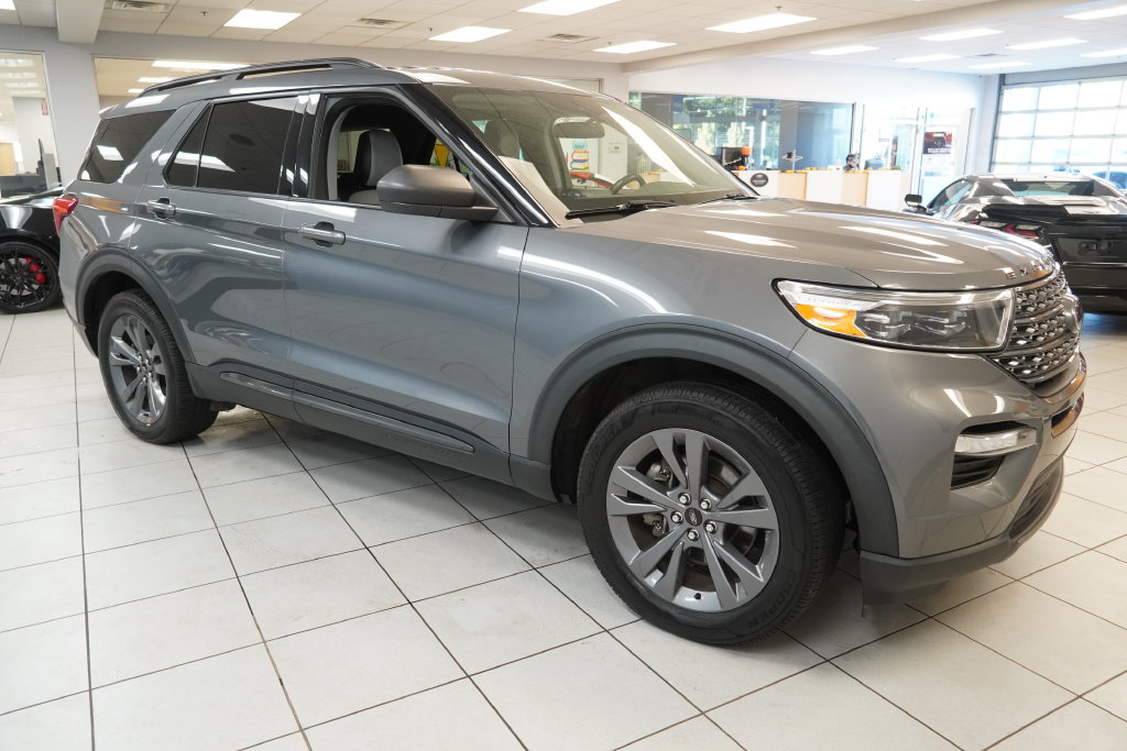 Used 2021 Ford Explorer XLT w/ Equipment Group 202A AWD/4WD image 13