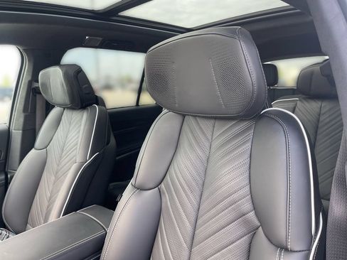 Certified 2026 Cadillac Vistiq Platinum w/ LPO, Floor Liner Package AWD/4WD image 7