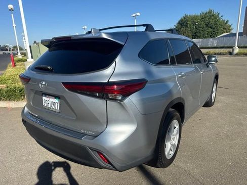 Used 2021 Toyota Highlander LE AWD/4WD image 5