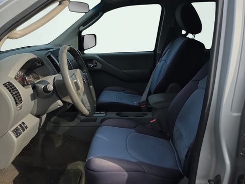 Used 2010 Nissan Frontier SE w/ Moonroof Pkg AWD/4WD image 18