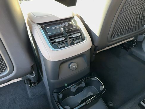 Used 2025 Volvo XC90 T8 Ultra image 16