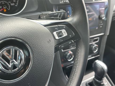 Used 2018 Volkswagen Golf SE image 23