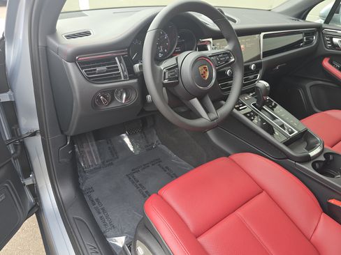 New 2026 Porsche Macan image 4