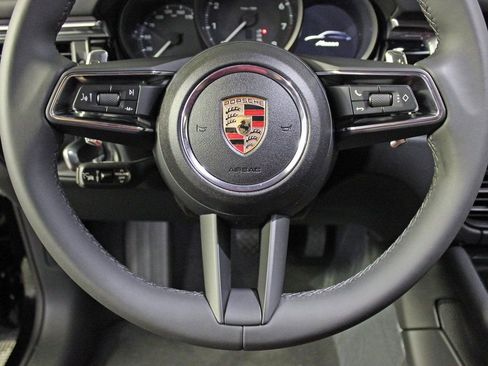 Certified 2025 Porsche Macan AWD/4WD image 21