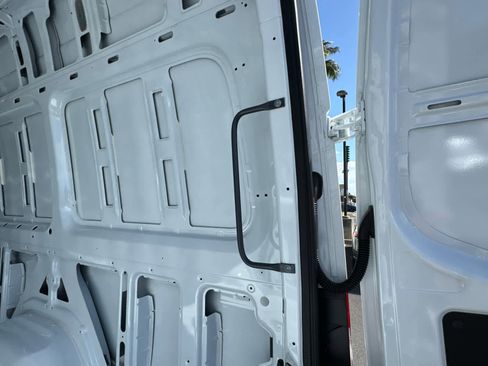 Used 2025 Mercedes-Benz Sprinter 2500 image 13