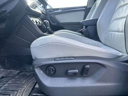 Used 2019 Volkswagen Tiguan SEL Premium w/ 3rd Row Seat Package AWD/4WD image 17
