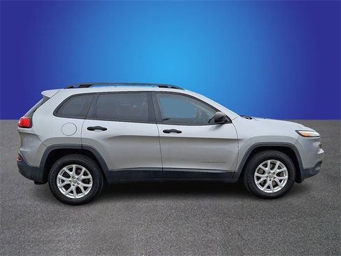 Used 2016 Jeep Cherokee Sport image 4
