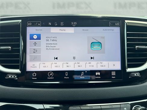 Used 2023 Chrysler Pacifica Touring-L FWD image 18