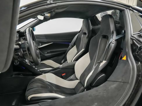 Used 2026 McLaren 750S Spider RWD image 5