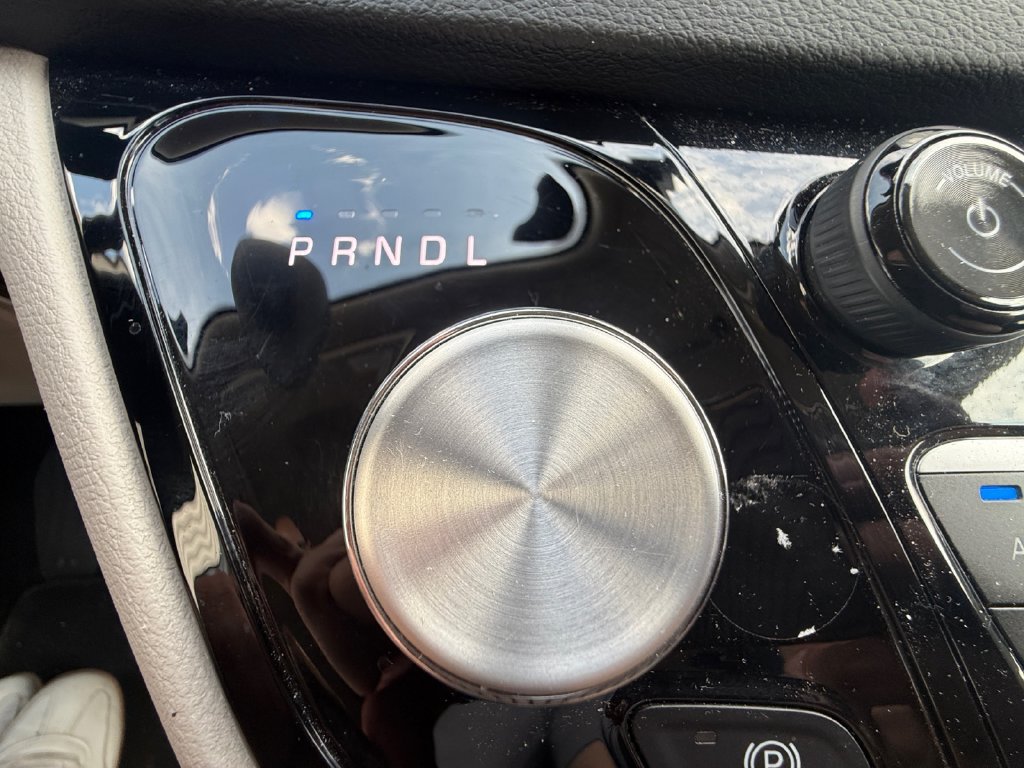 Used 2024 Chrysler Pacifica Touring-L FWD image 30