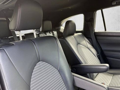 Used 2021 Toyota Highlander XSE FWD image 20