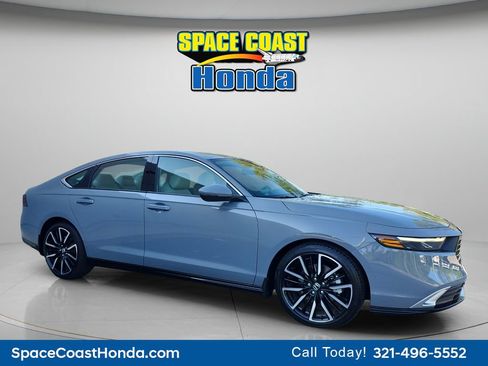 Used 2025 Honda Accord Touring image 12