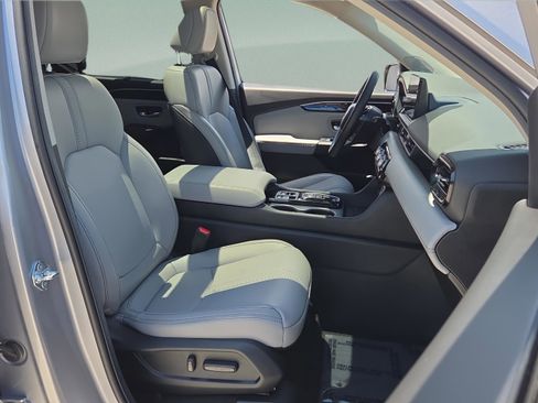 Used 2025 Honda Pilot Touring image 18
