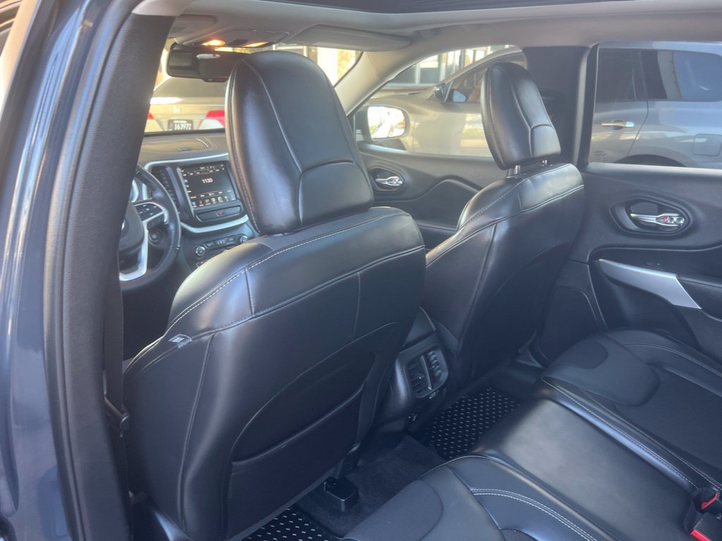 Used 2018 Jeep Cherokee Latitude Plus w/ Comfort/Convenience Group AWD/4WD image 10