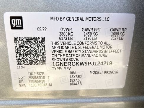 Used 2023 Chevrolet Traverse LT FWD image 2