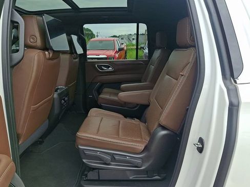 Used 2021 Chevrolet Suburban High Country w/ Premium Package AWD/4WD image 21