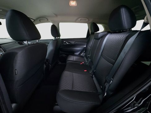 Used 2018 Nissan Rogue SV image 22