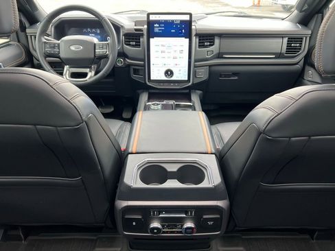 Used 2024 Ford Expedition Platinum image 26