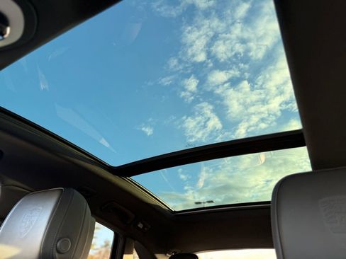 Used 2023 Porsche Macan Turbo image 30