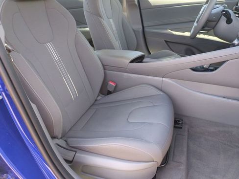 Certified 2023 Hyundai Elantra SEL w/ Convenience Package image 18