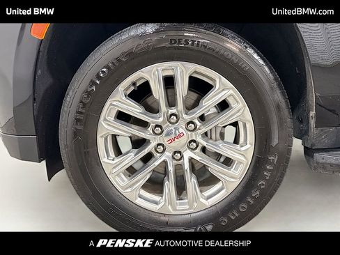 Used 2022 GMC Yukon SLT w/ SLT Premium Package image 2