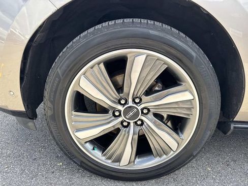Used 2019 Lincoln Navigator Reserve AWD/4WD image 9